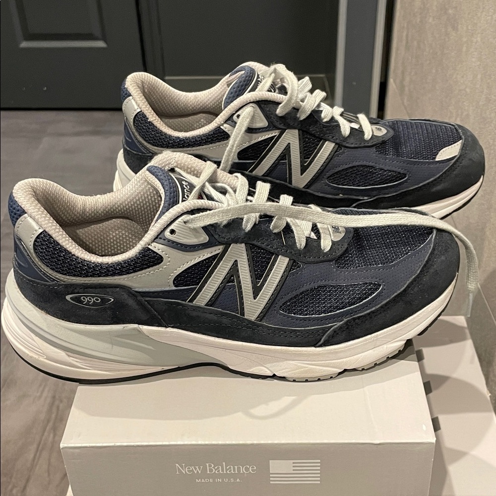 New Balance Women’s 990v6 shoes size 8 1/2 WIDE  Dark Blue and Gray.